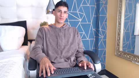 jakemoxleey online show from March 4, 2025, 12:55 pm