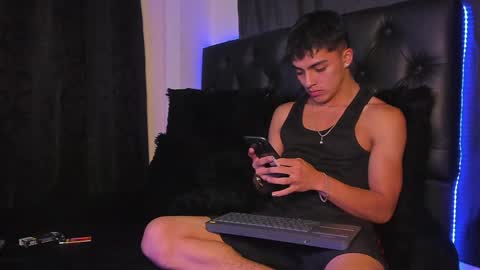 LeonardoInsta LeonardoperezcoPvt open online show from December 16, 2024, 2:36 am