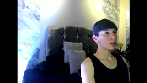 james_adamss_ online show from January 6, 2026, 12:31 pm