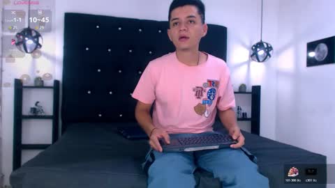 Snapshot of james_and_kenet chatting on February 21, 2026, 11:44 am James y Kenet online show from February 21, 2026, 11:44 am