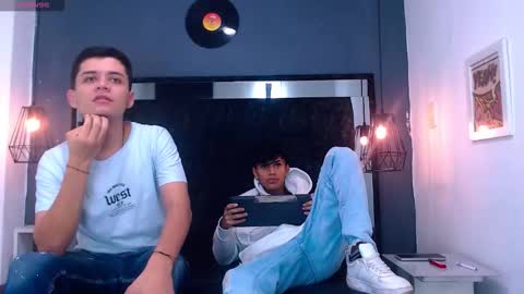 Snapshot of james_and_kenet chatting on February 25, 2026, 12:04 pm James y Kenet online show from February 25, 2026, 12:04 pm