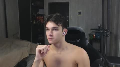 Snapshot of james_friends chatting on January 31, 2026, 11:03 pm James online show from January 31, 2026, 11:03 pm