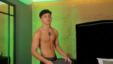 jamesgolden_ online show from December 1, 2025, 3:50 pm