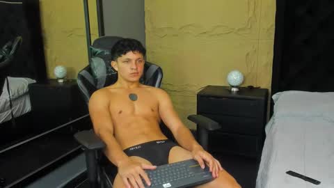 jamesgolden_ online show from December 4, 2025, 2:26 pm