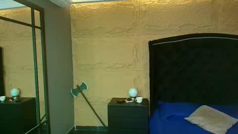 jamesgolden_ online show from December 5, 2025, 2:58 pm