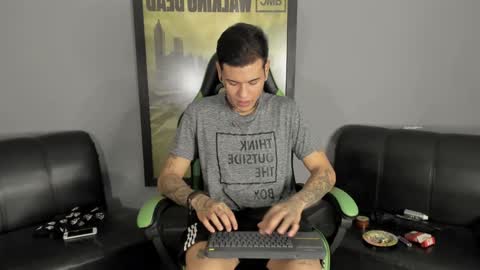 Snapshot of jamesinked_ chatting on December 8, 2024, 11:51 pm Jamesinked online show from December 8, 2024, 11:51 pm