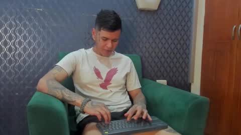 Snapshot of jamesinked_ chatting on October 6, 2025, 6:16 pm Jamesinked online show from October 6, 2025, 6:16 pm
