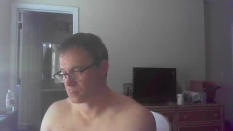 Snapshot of jamesjewels chatting on December 21, 2025, 2:46 pm jamesjewels online show from December 21, 2025, 2:46 pm