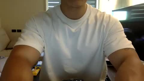 jamesmo820913 online show from November 9, 2025, 2:32 am