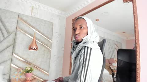 Snapshot of jamesparck chatting on December 29, 2024, 3:13 pm James online show from December 29, 2024, 3:13 pm