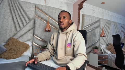 Snapshot of jamesparck chatting on January 19, 2025, 12:39 pm James online show from January 19, 2025, 12:39 pm