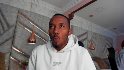 Snapshot of jamesparck chatting on January 21, 2025, 12:18 pm James online show from January 21, 2025, 12:18 pm