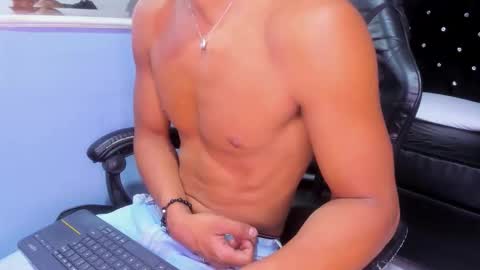 Jamesshott  online show from January 7, 2026, 2:47 am