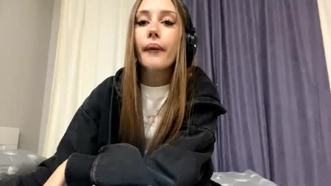 Snapshot of jamestica chatting on September 8, 2025, 7:13 pm Milena online show from September 8, 2025, 7:13 pm