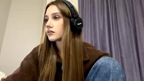 Snapshot of jamestica chatting on September 14, 2025, 7:13 pm Milena online show from September 14, 2025, 7:13 pm