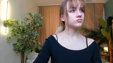 jamie_chung online show from December 15, 2025, 5:01 am