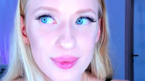 Jenia online show from September 11, 2025, 4:23 am