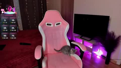 Snapshot of jane_paws chatting on November 12, 2025, 2:01 am Jane online show from November 12, 2025, 2:01 am