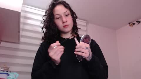 Snapshot of jane_r chatting on October 22, 2025, 11:15 pm Jane online show from October 22, 2025, 11:15 pm