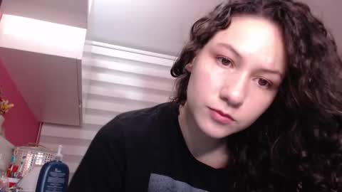 Snapshot of jane_r chatting on October 27, 2025, 10:47 pm Jane online show from October 27, 2025, 10:47 pm