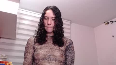 Snapshot of jane_r chatting on December 4, 2025, 11:35 pm Jane online show from December 4, 2025, 11:35 pm