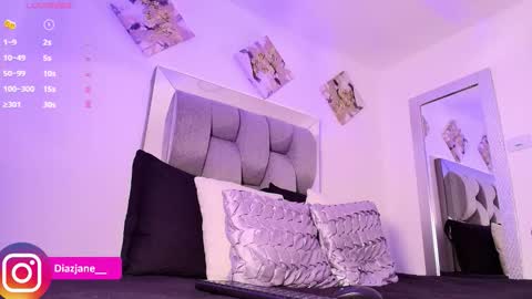 Jennifer online show from November 25, 2025, 10:43 pm