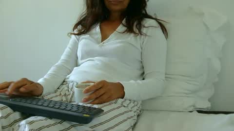 Snapshot of janehotmilf chatting on July 14, 2026, 5:45 am janehotmilf online show from July 14, 2026, 5:45 am