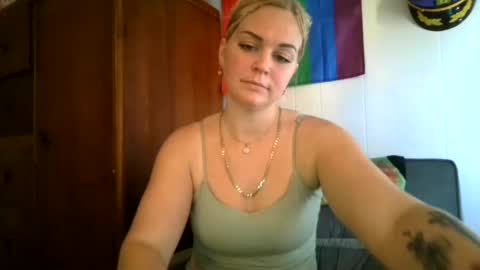 Snapshot of janiefoxx chatting on January 14, 2025, 8:04 pm janiefoxx online show from January 14, 2025, 8:04 pm