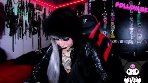 Snapshot of janna_ink chatting on October 3, 2025, 10:40 pm online show from October 3, 2025, 10:40 pm