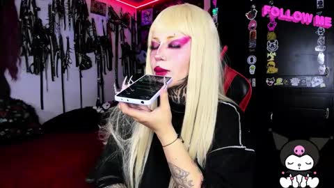 Snapshot of janna_ink chatting on October 10, 2025, 9:36 pm online show from October 10, 2025, 9:36 pm