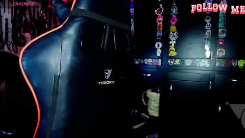      online show from November 8, 2025, 1:06 am