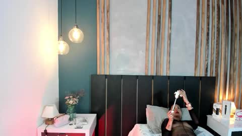 Janne for u online show from December 5, 2025, 8:38 pm