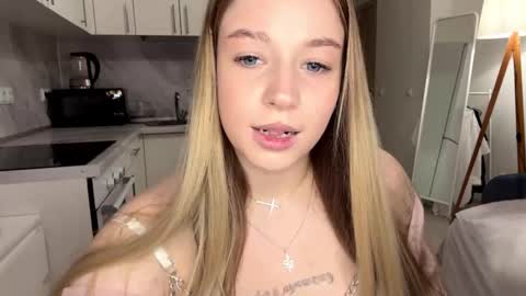 Snapshot of janniekeneipp chatting on November 20, 2025, 8:41 pm Janni online show from November 20, 2025, 8:41 pm