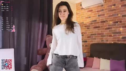 Snapshot of jasmindoroti chatting on October 23, 2025, 6:13 am Chloe online show from October 23, 2025, 6:13 am