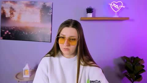 jasmine_fly online show from November 3, 2025, 9:32 am