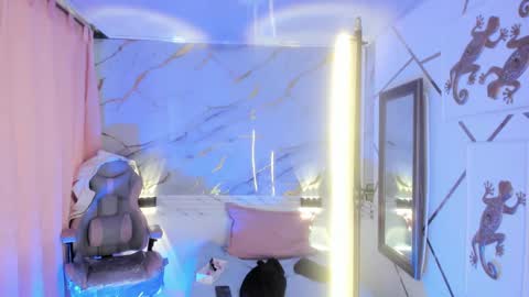 Snapshot of jasmine_hyper_1 chatting on February 28, 2025, 9:33 pm Jas online show from February 28, 2025, 9:33 pm