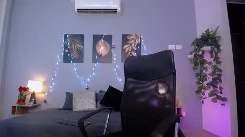 Instagram jasminecampbell1  online show from December 16, 2024, 10:13 pm