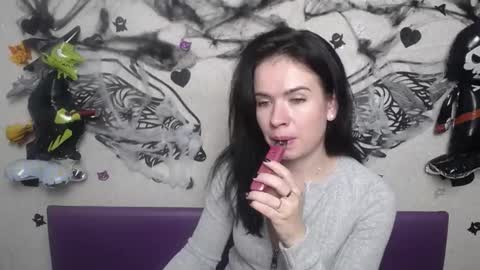 JasmineKouch online show from November 6, 2025, 8:43 pm