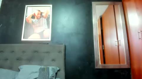 Snapshot of jasonmartiinez chatting on December 26, 2024, 7:16 pm    online show from December 26, 2024, 7:16 pm