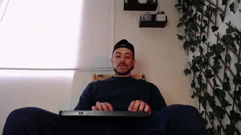 Snapshot of jasson_king01 chatting on February 11, 2025, 6:33 pm JKing online show from February 11, 2025, 6:33 pm