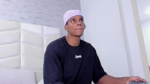 jax black online show from November 19, 2025, 7:03 pm