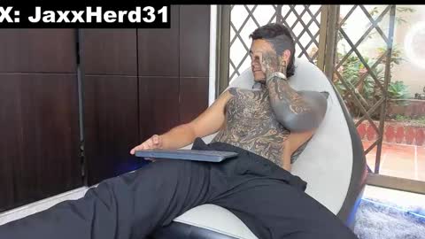 Snapshot of jaxxxonherd chatting on February 5, 2025, 1:33 pm Michael online show from February 5, 2025, 1:33 pm