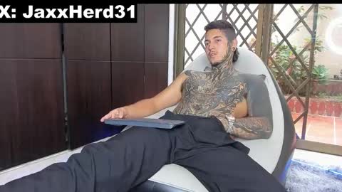 Snapshot of jaxxxonherd chatting on February 5, 2025, 8:04 pm Michael online show from February 5, 2025, 8:04 pm