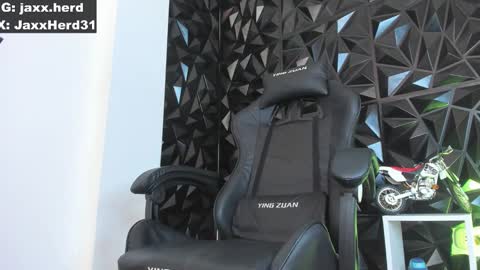 Snapshot of jaxxxonherd chatting on February 17, 2025, 4:59 pm Michael online show from February 17, 2025, 4:59 pm