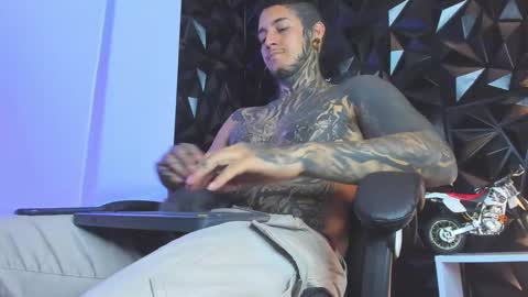 Snapshot of jaxxxonherd chatting on February 18, 2025, 11:41 pm Michael online show from February 18, 2025, 11:41 pm