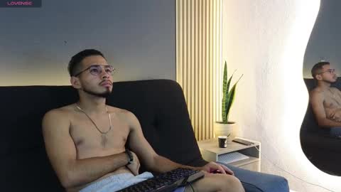 Snapshot of jaybrown_1 chatting on October 7, 2025, 4:53 am Jay online show from October 7, 2025, 4:53 am