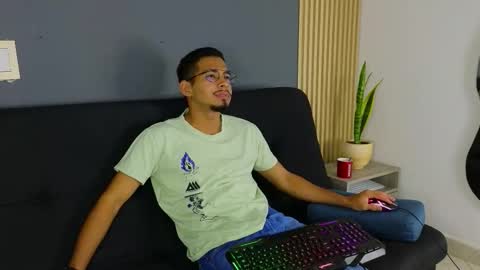 Snapshot of jaybrown_1 chatting on October 14, 2025, 11:22 am Jay online show from October 14, 2025, 11:22 am