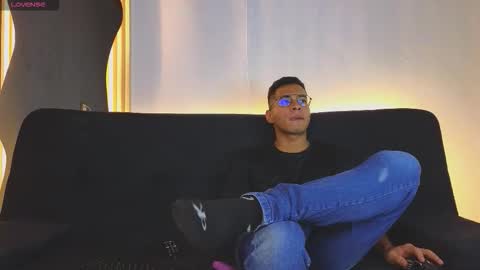 Snapshot of jaybrown_1 chatting on November 11, 2025, 3:17 am Jay online show from November 11, 2025, 3:17 am