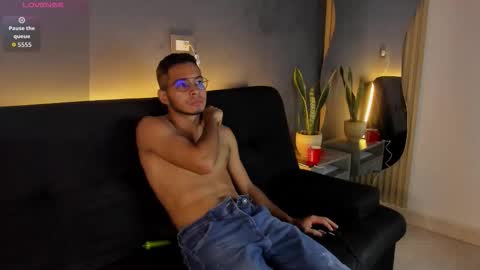 Snapshot of jaybrown_1 chatting on November 26, 2025, 11:11 am Jay online show from November 26, 2025, 11:11 am