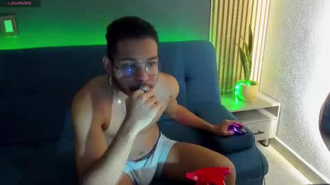 Snapshot of jaybrown_1 chatting on December 18, 2025, 2:17 am Jay online show from December 18, 2025, 2:17 am